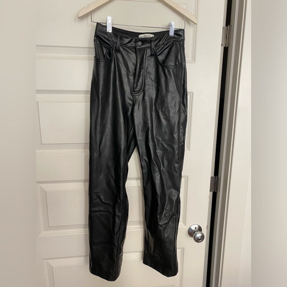 Abercrombie & Fitch 90s straight ultra high-rise leather pants size 26 short